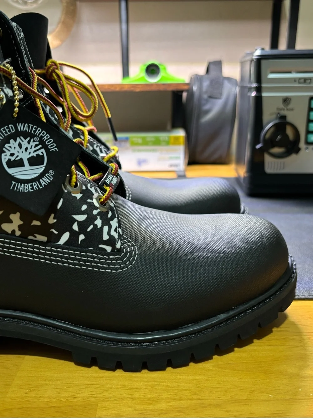 TIMBERLAND THE BRONX BOOK BODEGA “BOYS” DESUS & MERO BOOTS MENS.